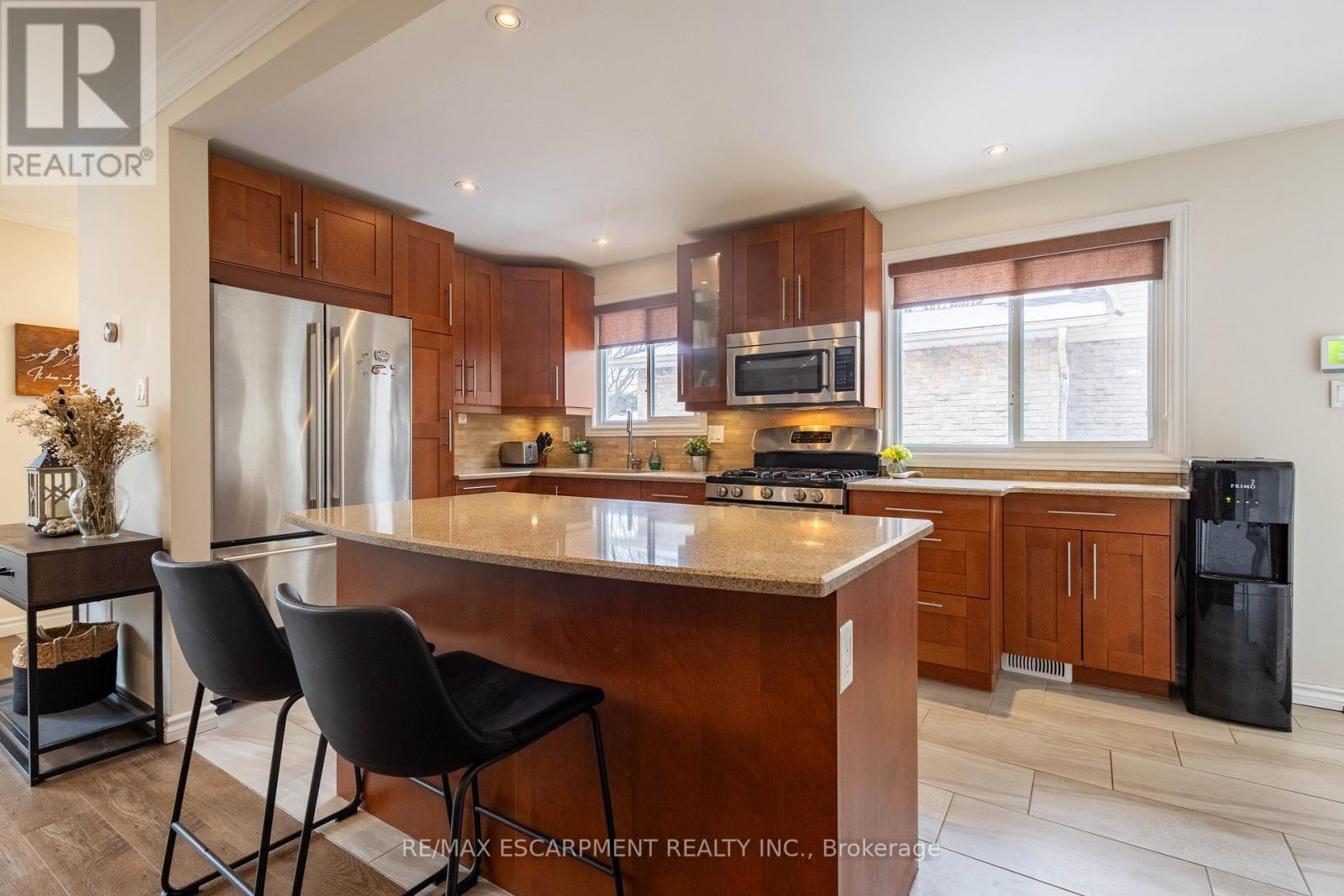 72 Athenia Drive, Hamilton, Ontario  L8J 1S8 - Photo 10 - X12754314