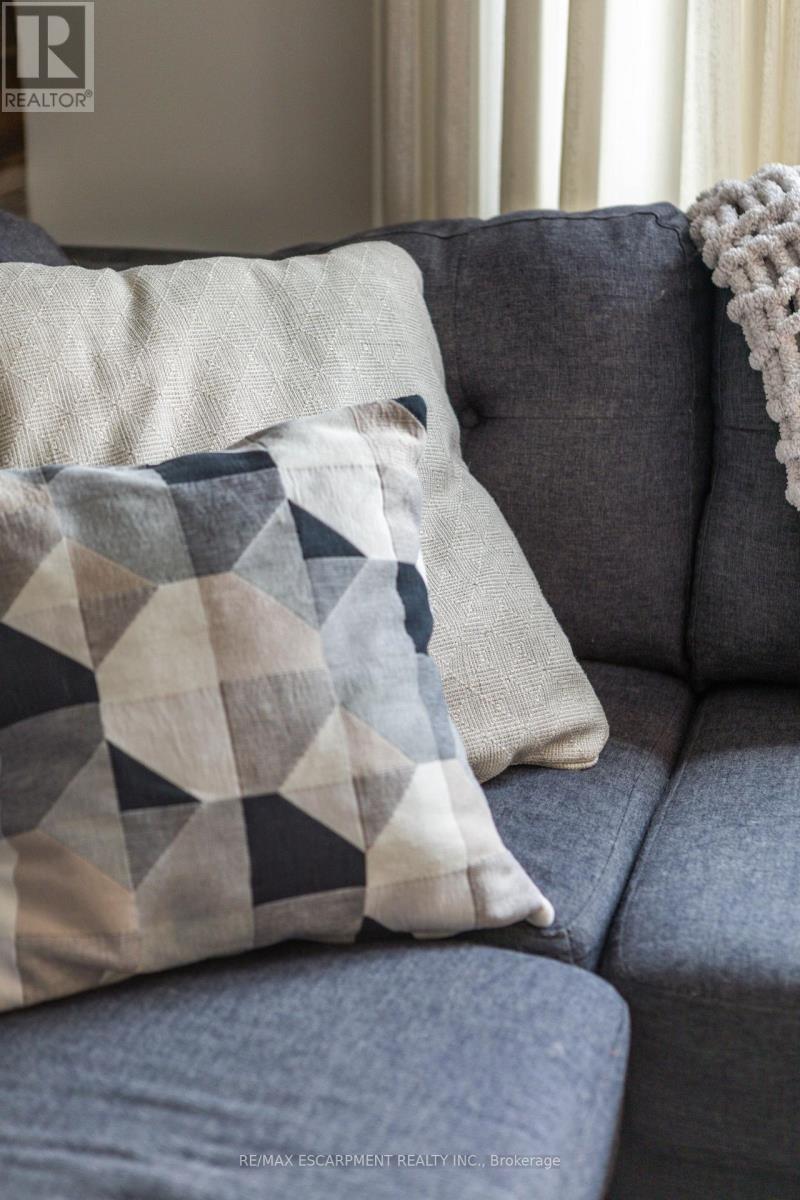 72 Athenia Drive, Hamilton, Ontario  L8J 1S8 - Photo 7 - X12754314