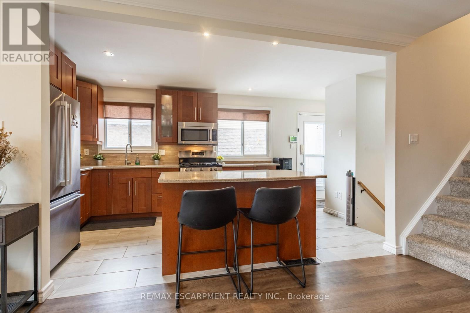 72 Athenia Drive, Hamilton, Ontario  L8J 1S8 - Photo 9 - X12754314