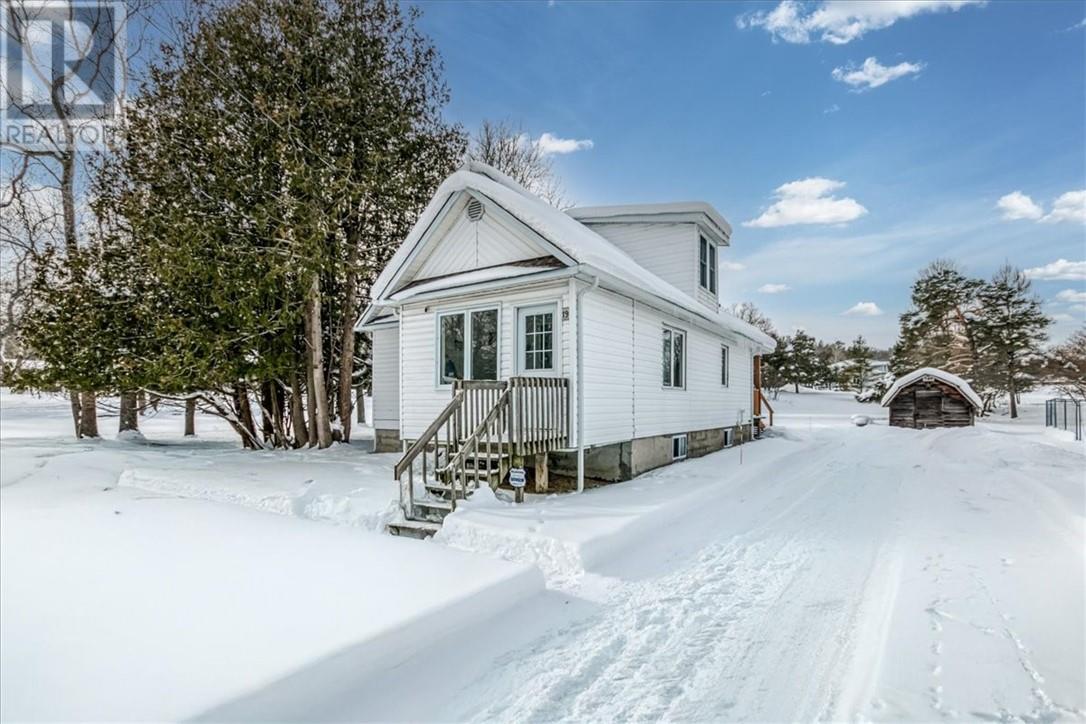 19 Gore Street, Gore Bay, Ontario  P0P 1H0 - Photo 2 - 2126275
