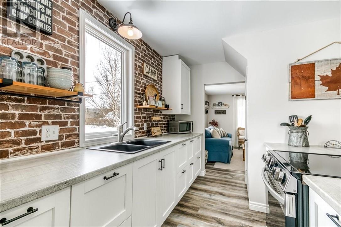 19 Gore Street, Gore Bay, Ontario  P0P 1H0 - Photo 8 - 2126275