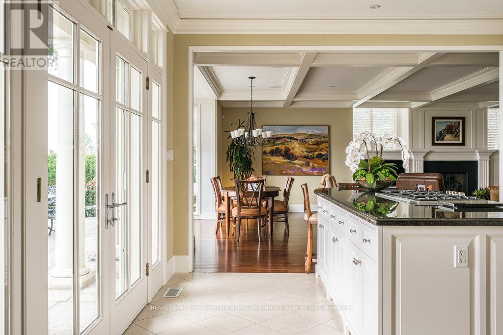 6 Ennisclare Drive W, Oakville, Ontario  L6J 4N2 - Photo 16 - W12300774