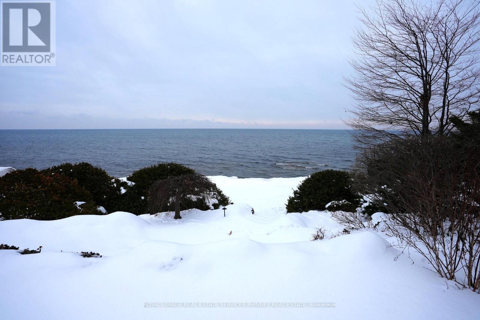 6 Ennisclare Drive W, Oakville, Ontario  L6J 4N2 - Photo 2 - W12300774