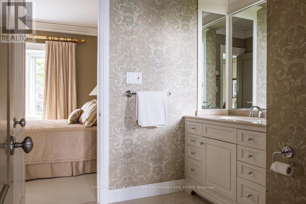 6 Ennisclare Drive W, Oakville, Ontario  L6J 4N2 - Photo 33 - W12300774