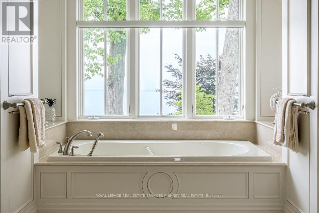 6 Ennisclare Drive W, Oakville, Ontario  L6J 4N2 - Photo 27 - W12300774