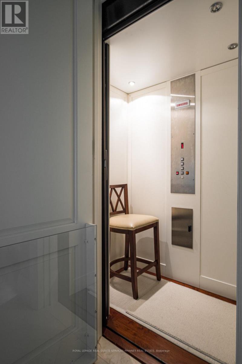 6 Ennisclare Drive W, Oakville, Ontario  L6J 4N2 - Photo 36 - W12300774