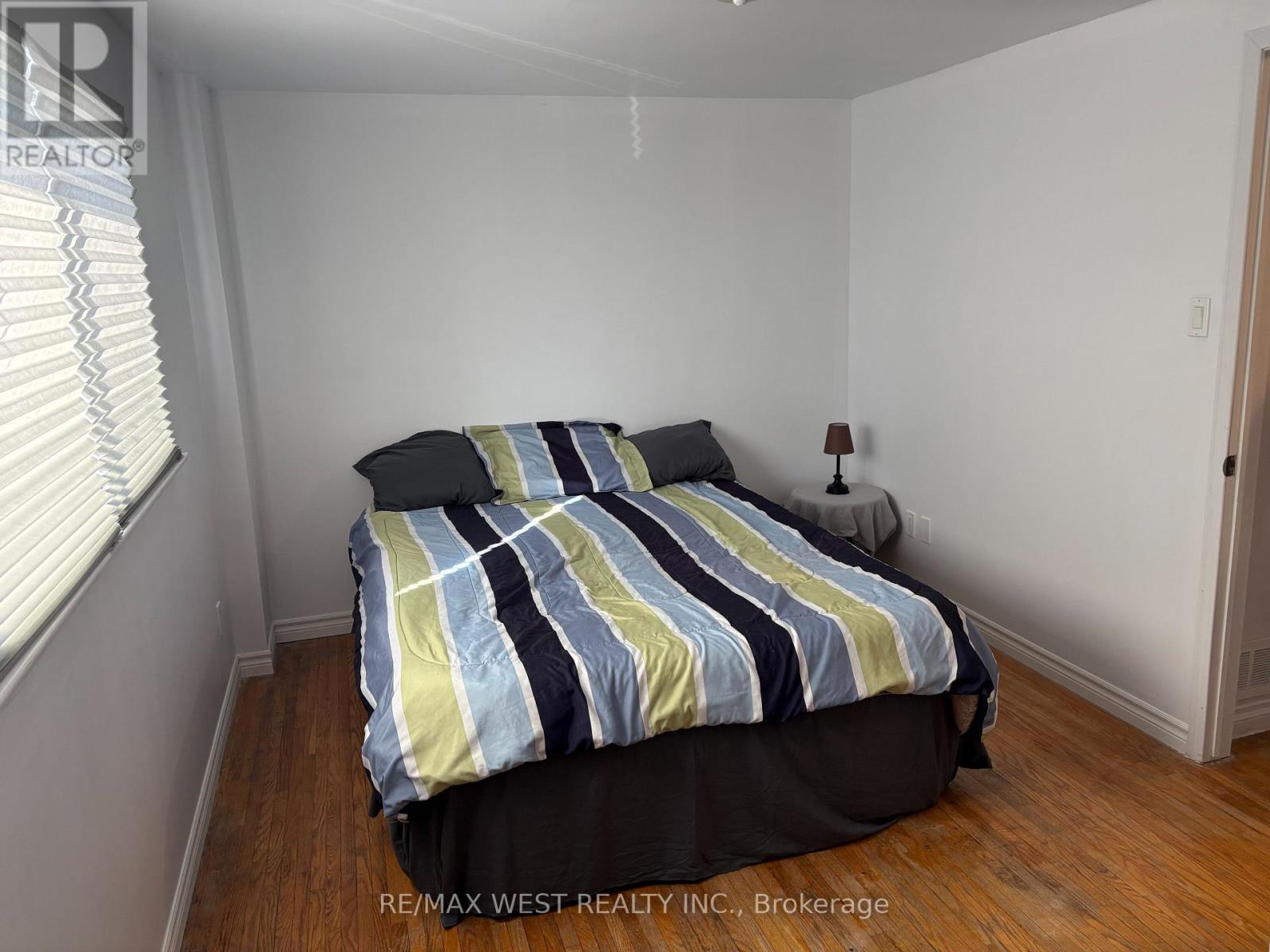 346 Fleetwood Crescent, Brampton, Ontario L6T 2E7 - Photo 10 - W12754412