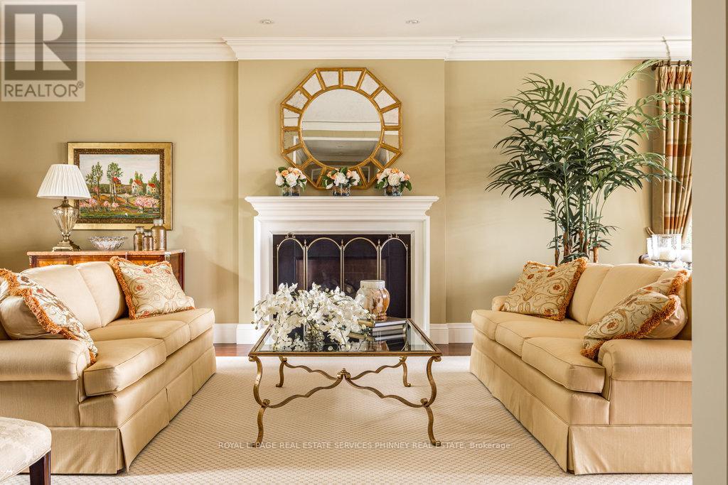 6 Ennisclare Drive W, Oakville, Ontario  L6J 4N2 - Photo 9 - W12300774