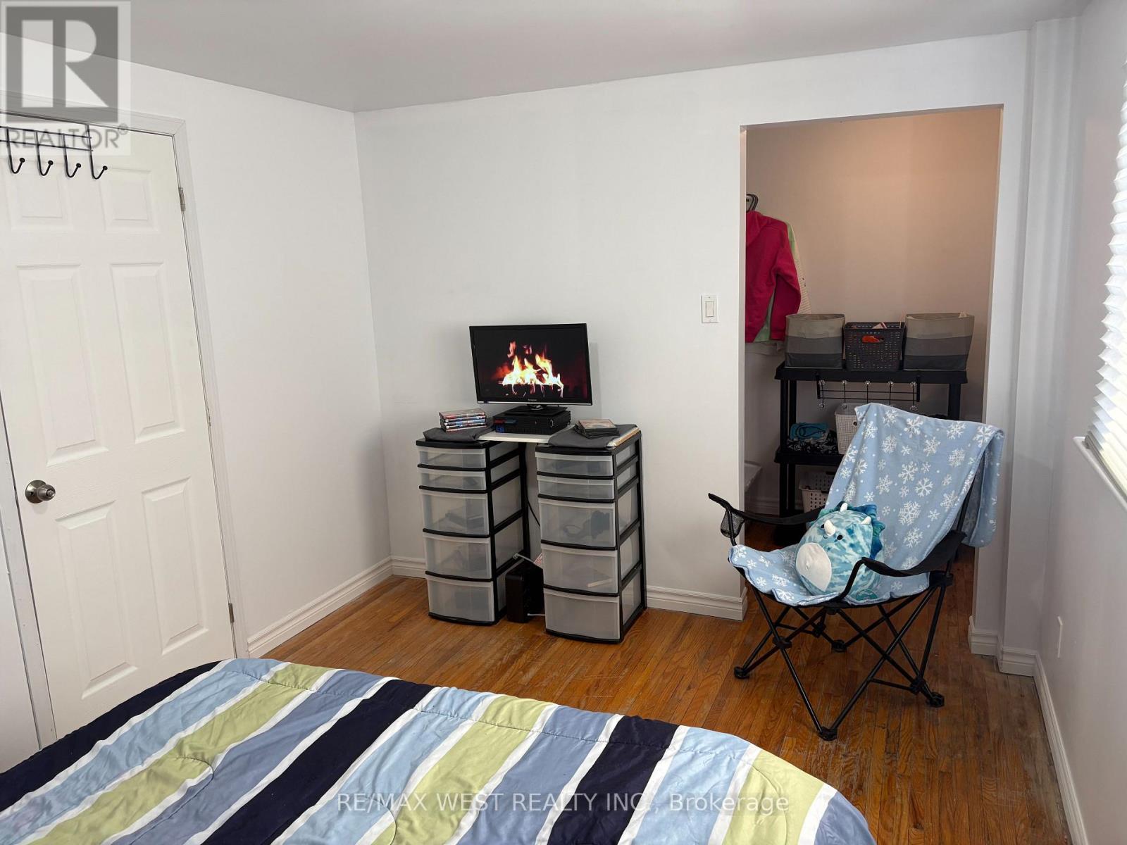 346 Fleetwood Crescent, Brampton, Ontario L6T 2E7 - Photo 11 - W12754412