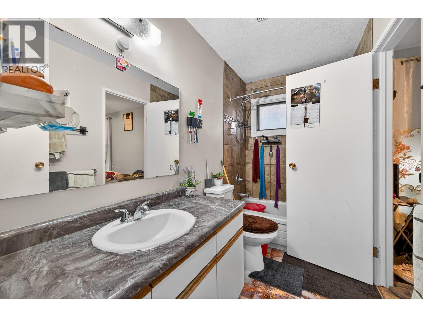 2070/2072 WESTSYDE Road Kamloops Photo 11