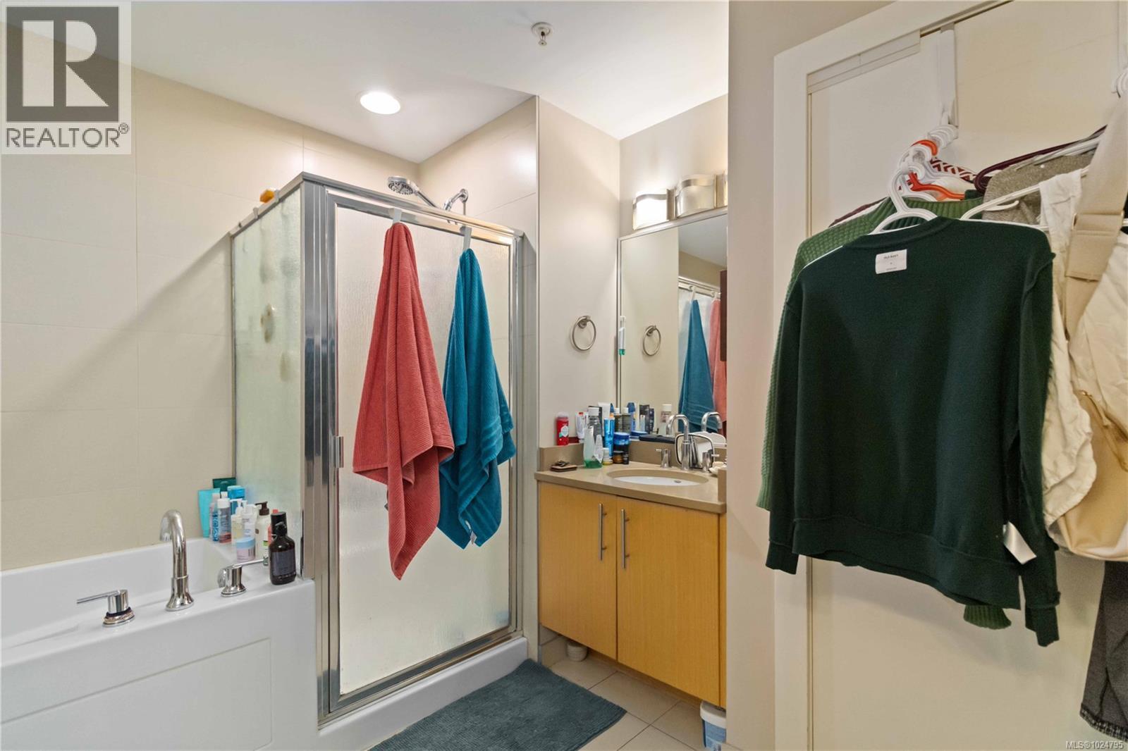 112 4529 West Saanich Rd, Saanich, British Columbia V8Z 3G3 - Photo 13 - 1024795