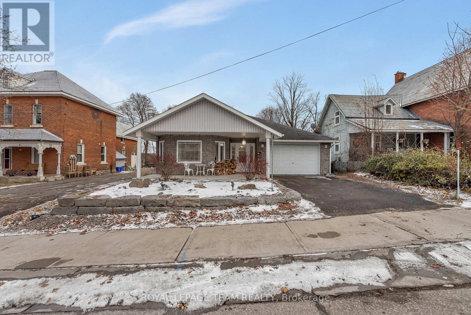 7 Main Street, Whitewater Region, Ontario  K0J 1K0 - Photo 2 - X12754572