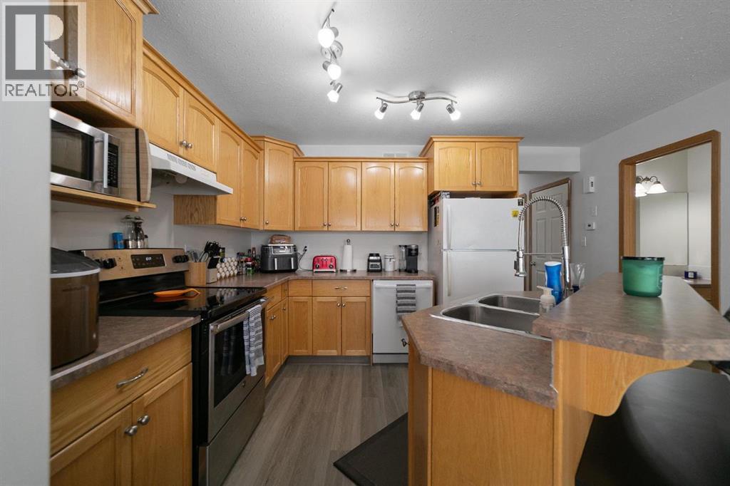 4017 69a Streetclose, Camrose, Alberta  T4V 4X9 - Photo 5 - A2282041