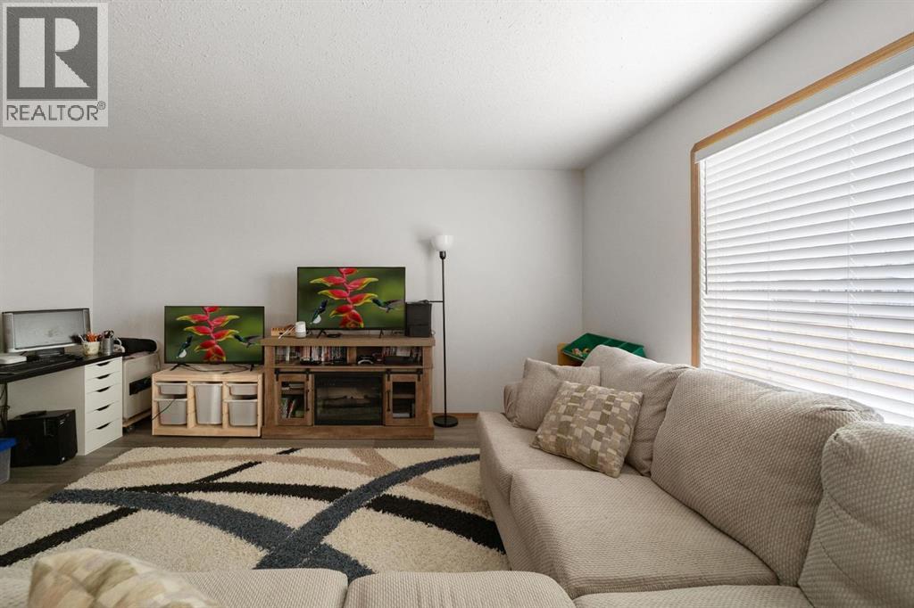 4017 69a Streetclose, Camrose, Alberta  T4V 4X9 - Photo 3 - A2282041