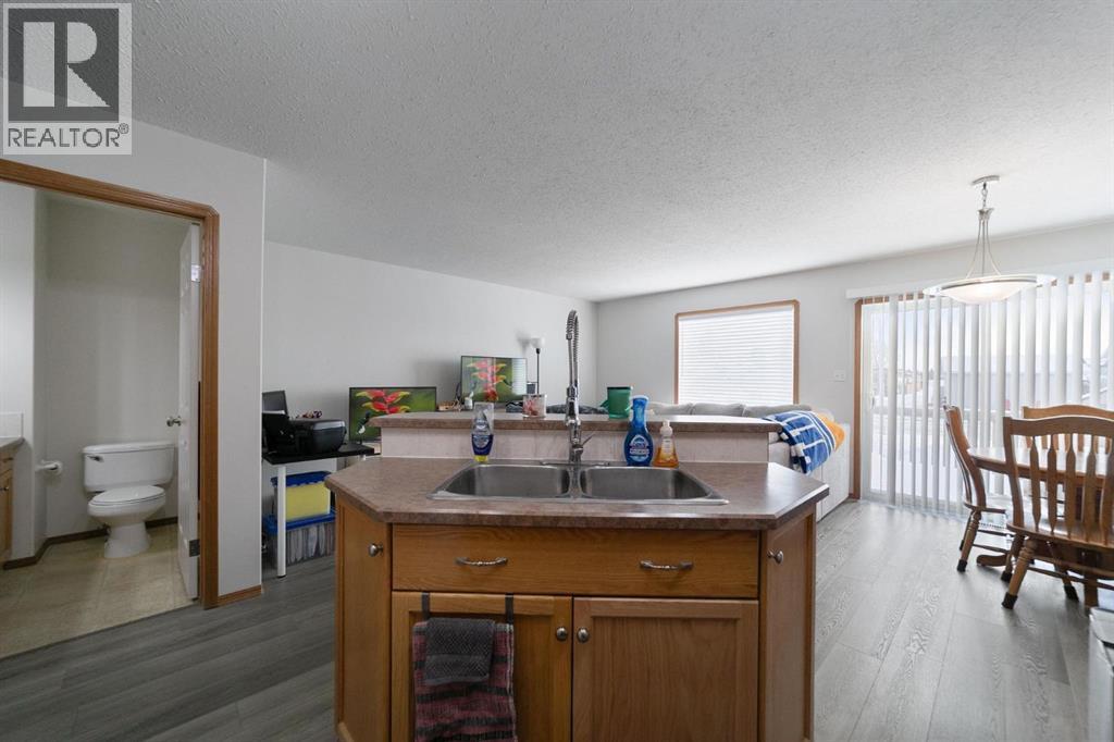 4017 69a Streetclose, Camrose, Alberta  T4V 4X9 - Photo 6 - A2282041