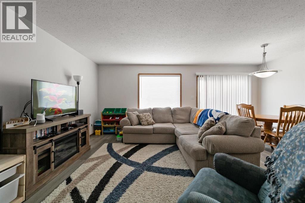 4017 69a Streetclose, Camrose, Alberta  T4V 4X9 - Photo 2 - A2282041