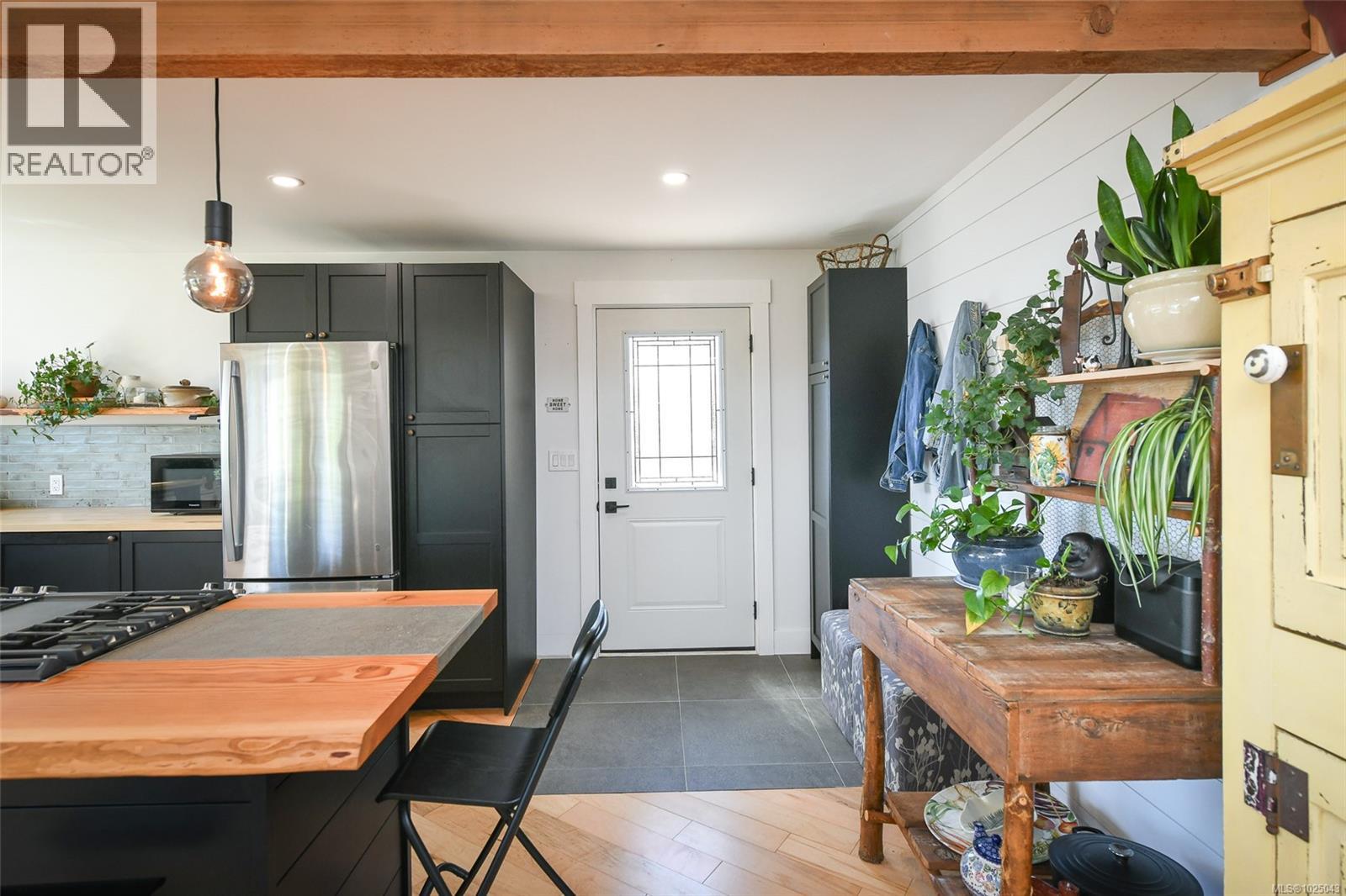 5693 Island Hwy S, Union Bay, British Columbia  V0R 3B0 - Photo 14 - 1025043