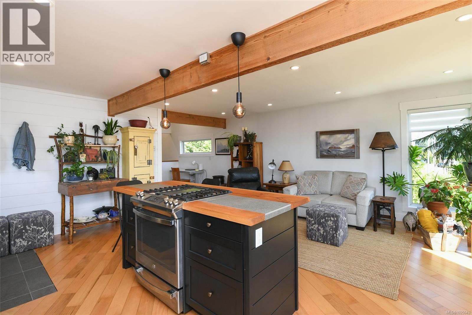 5693 Island Hwy S, Union Bay, British Columbia  V0R 3B0 - Photo 6 - 1025043