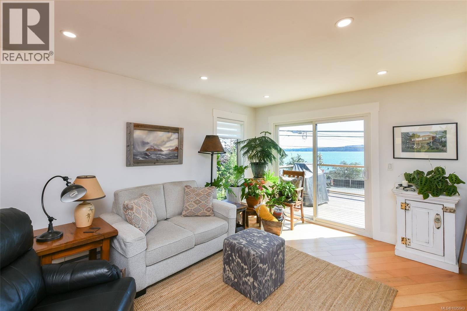 5693 Island Hwy S, Union Bay, British Columbia  V0R 3B0 - Photo 7 - 1025043