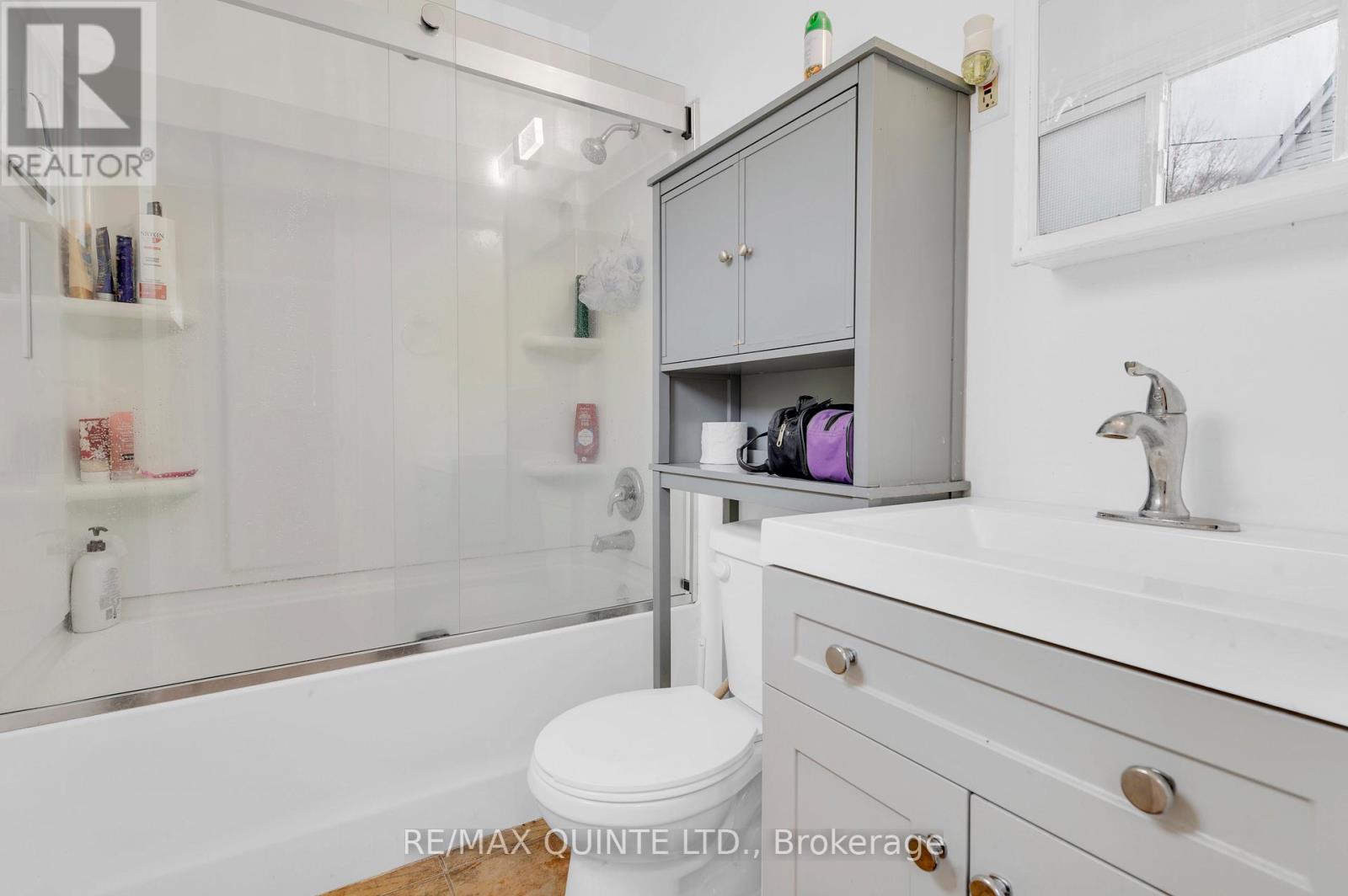 60 Oxford Road, Quinte West, Ontario  K0K 2C0 - Photo 11 - X12556168