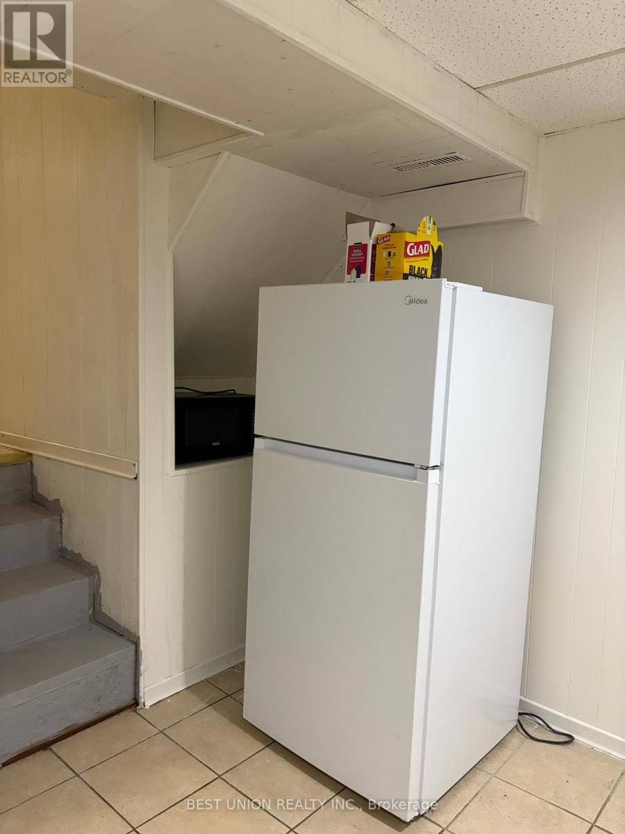 Lower - 299 Goldenwood Road, Toronto, Ontario  M2M 4A8 - Photo 7 - C12754506