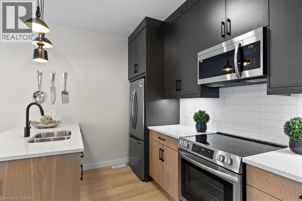 2 Pipers Green Court Unit# 4, Kitchener, Ontario  N2E 3C6 - Photo 9 - 40802316