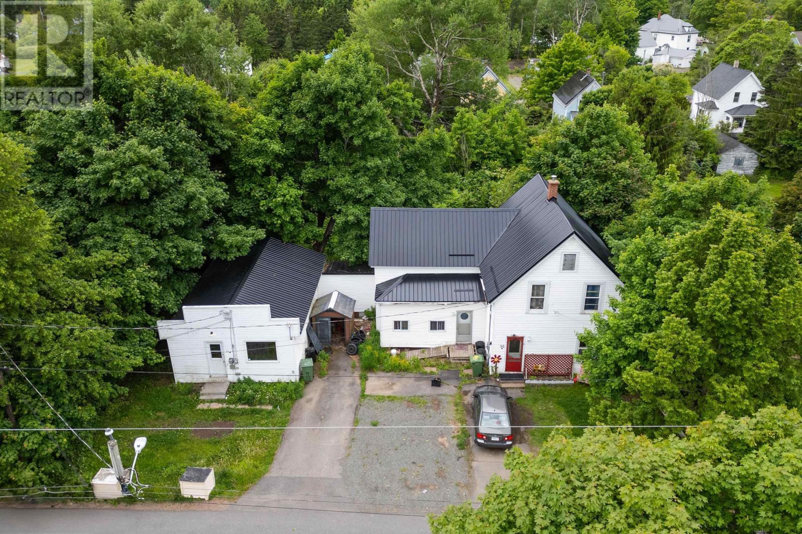 95 Church Street, Springhill, Nova Scotia  B0M 1X0 - Photo 2 - 202601581