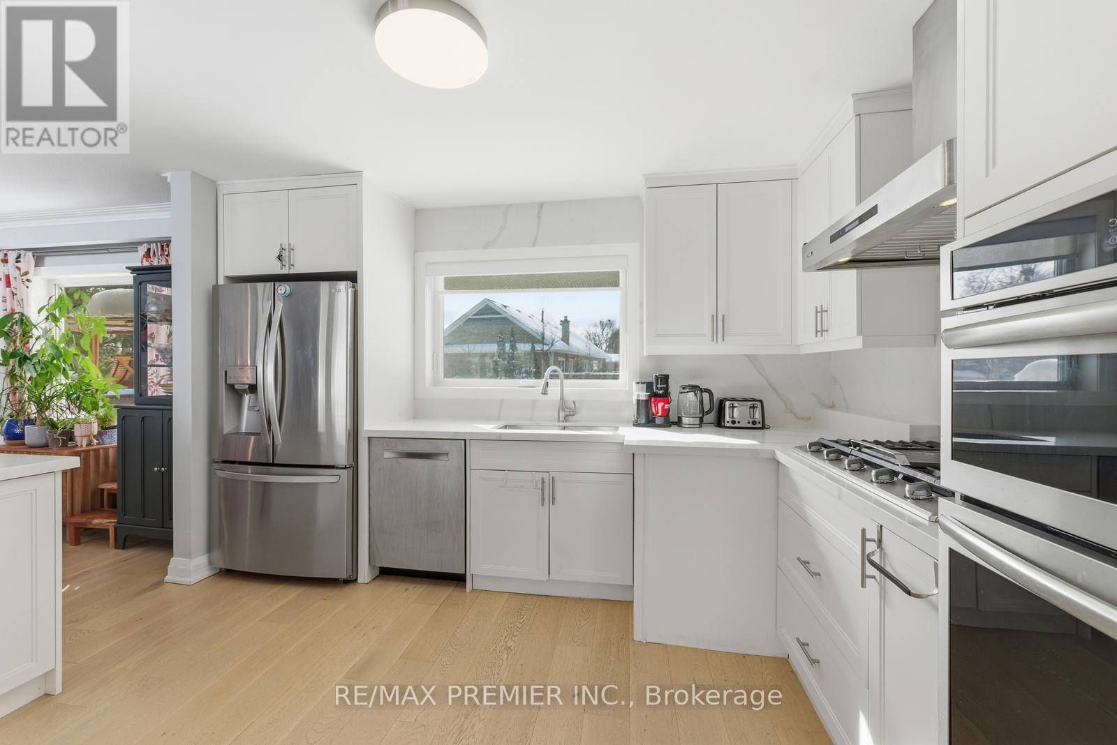 368 Lees Lane, Oakville, Ontario  L6L 4S5 - Photo 6 - W12754156