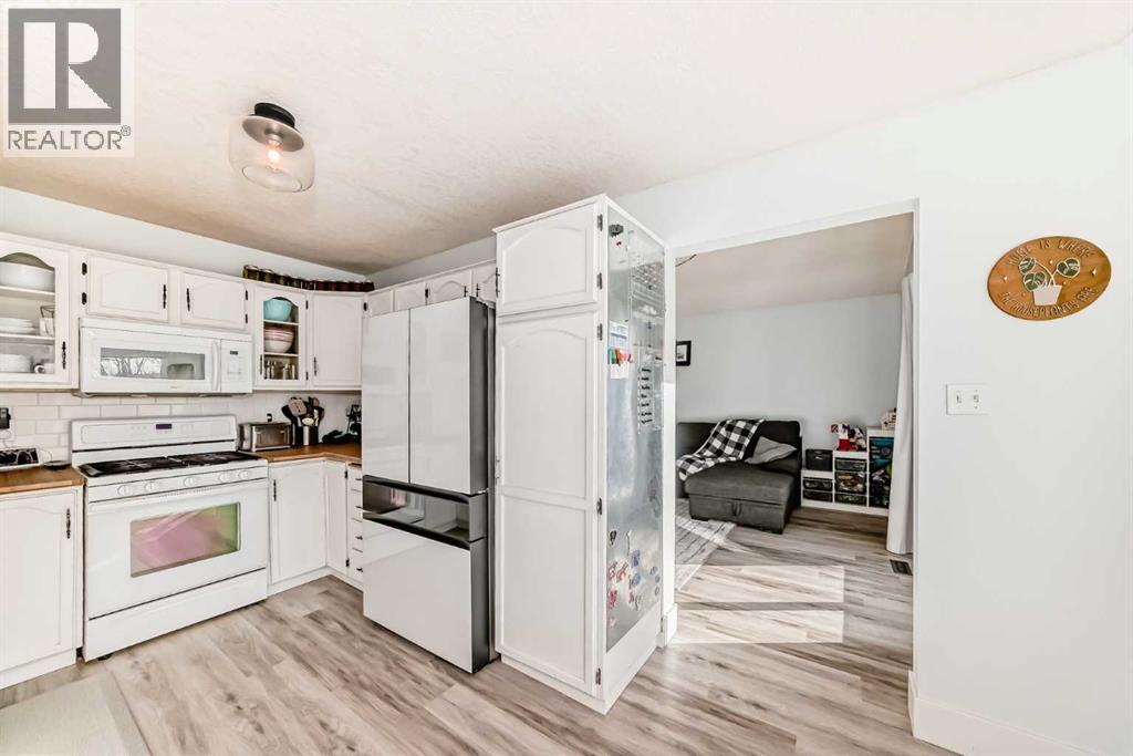 22 Sherwood Crescent W, Lethbridge, Alberta  T1K 6G1 - Photo 9 - A2283300