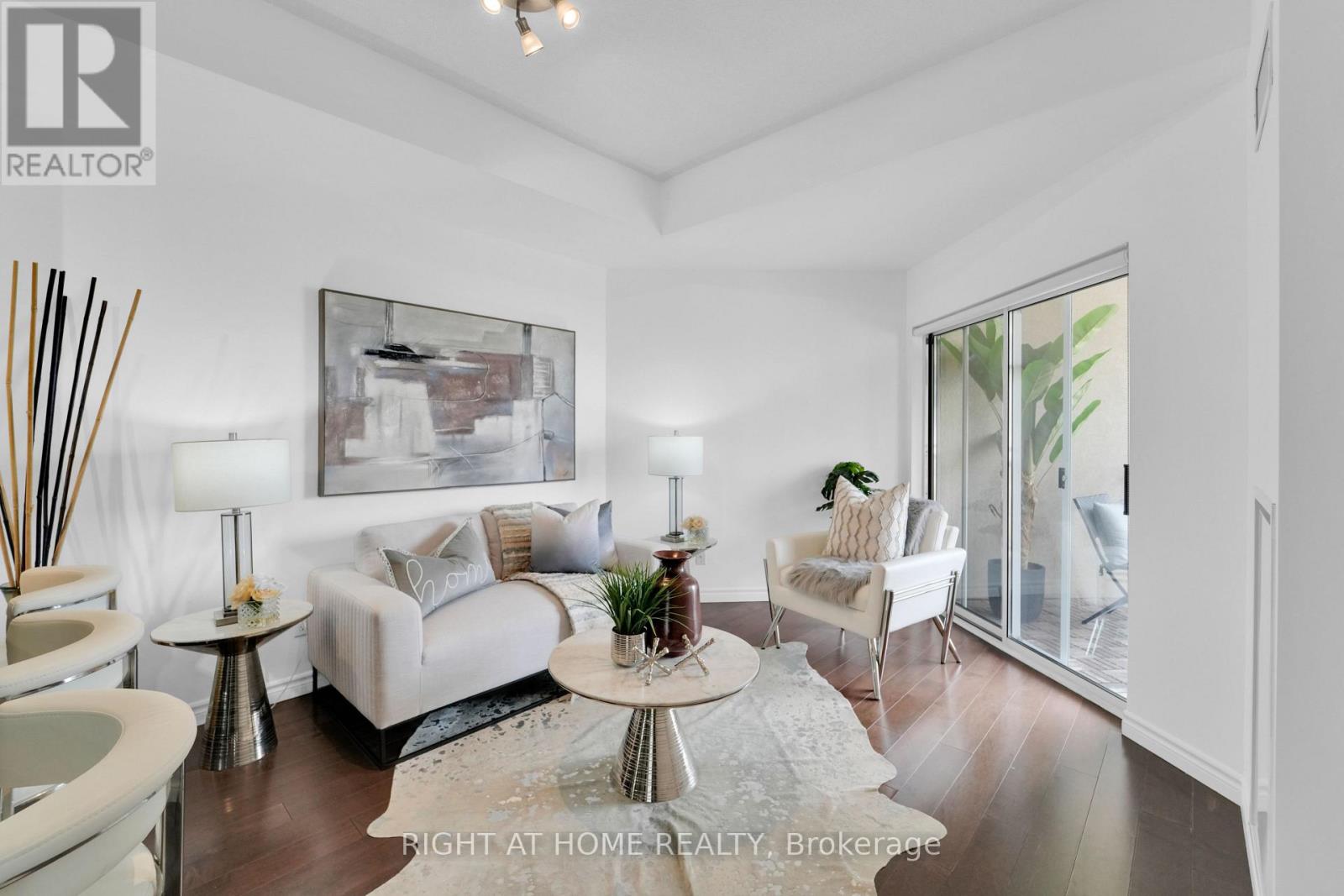 710 - 2 Maison Parc Court, Vaughan, Ontario  L4J 9K4 - Photo 6 - N12754510