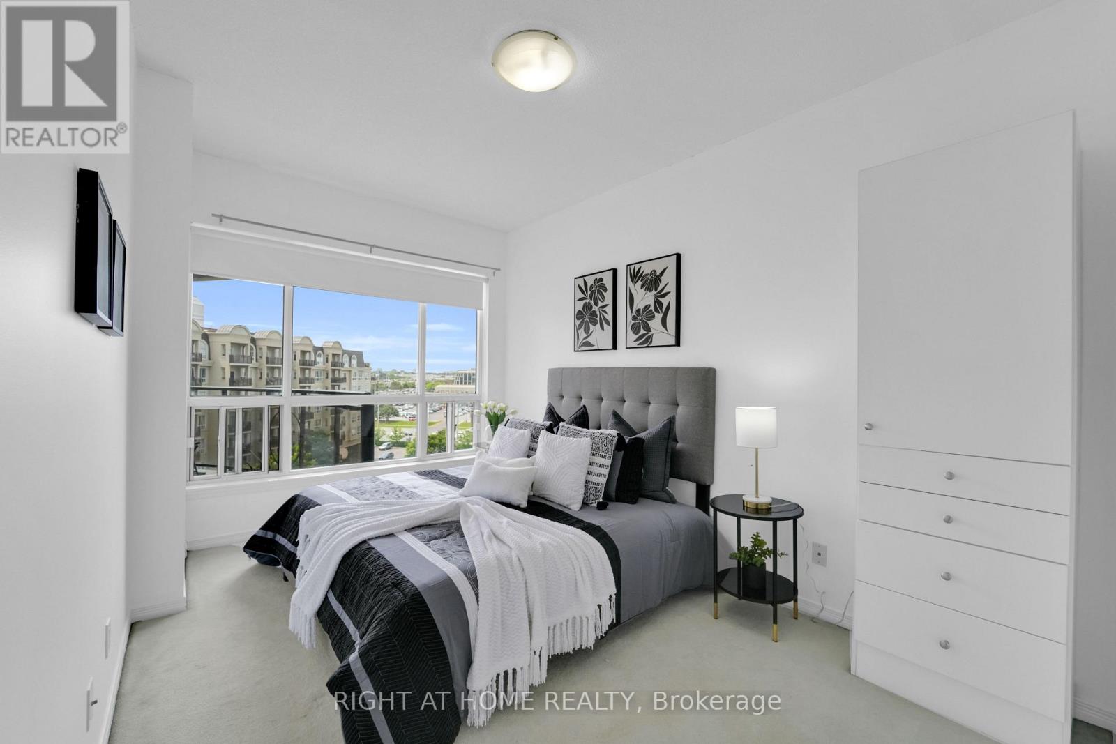 710 - 2 Maison Parc Court, Vaughan, Ontario  L4J 9K4 - Photo 8 - N12754510