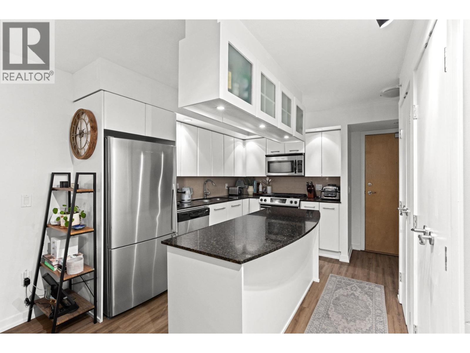 807 683 W Victoria Park, North Vancouver, British Columbia  V7M 0A2 - Photo 3 - R3085335