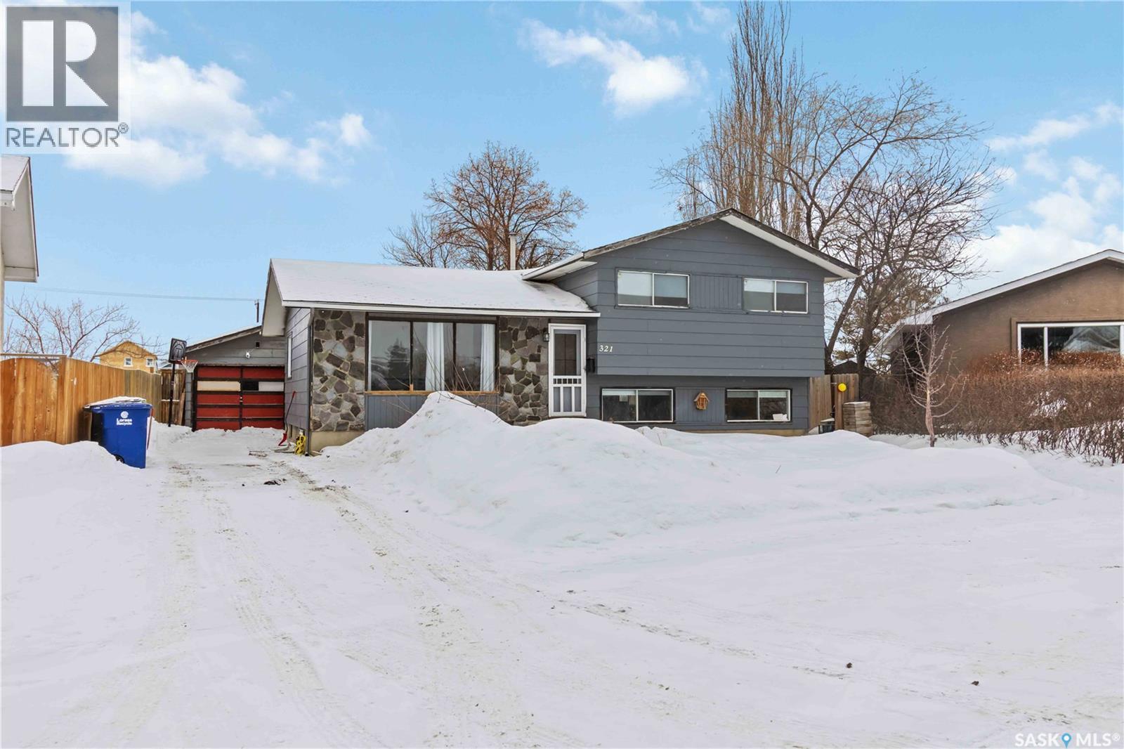 321 Guelph Crescent, Saskatoon, Saskatchewan  S7H 4R1 - Photo 2 - SK027842