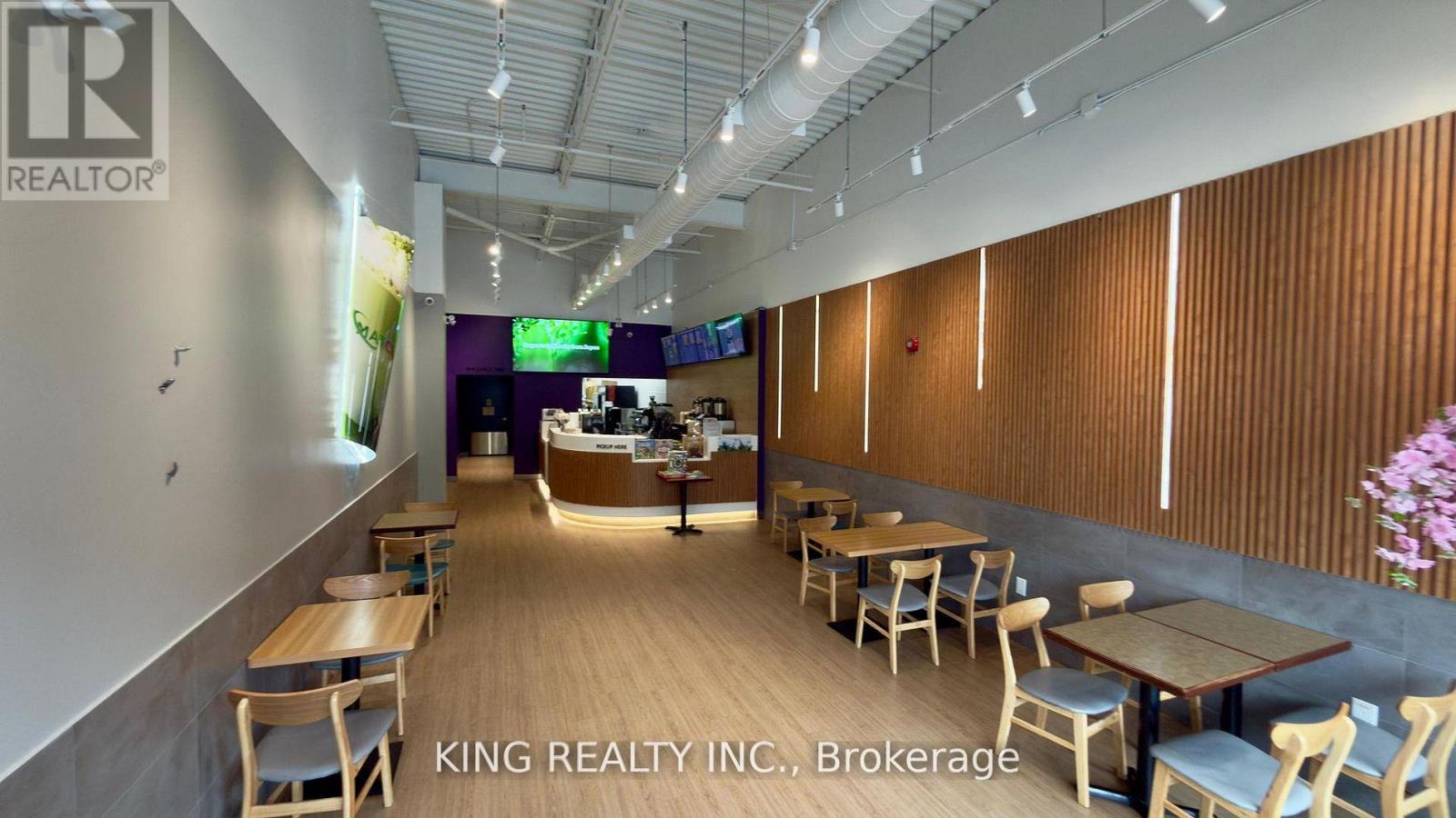 966 Dundas Street E, Mississauga, Ontario  L4Y 4H5 - Photo 2 - W12754498