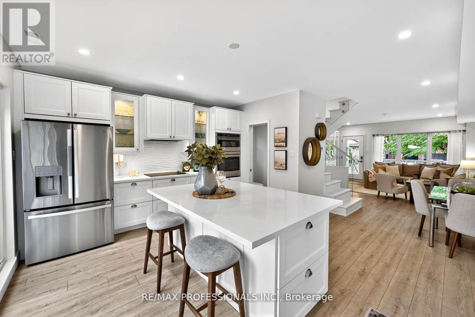 22 Ninth Street, Toronto, Ontario  M8V 3E3 - Photo 13 - W12754520