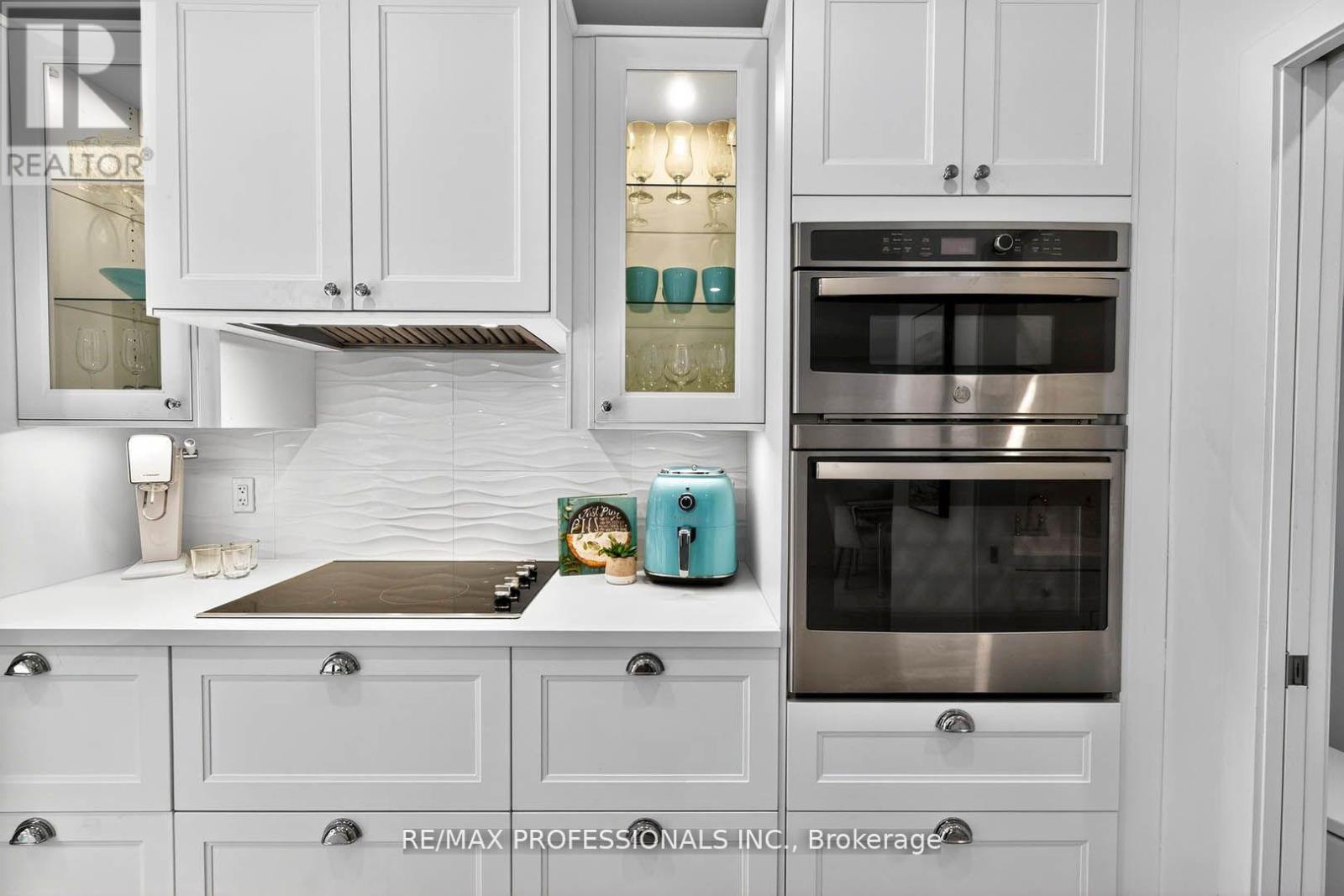 22 Ninth Street, Toronto, Ontario  M8V 3E3 - Photo 14 - W12754520