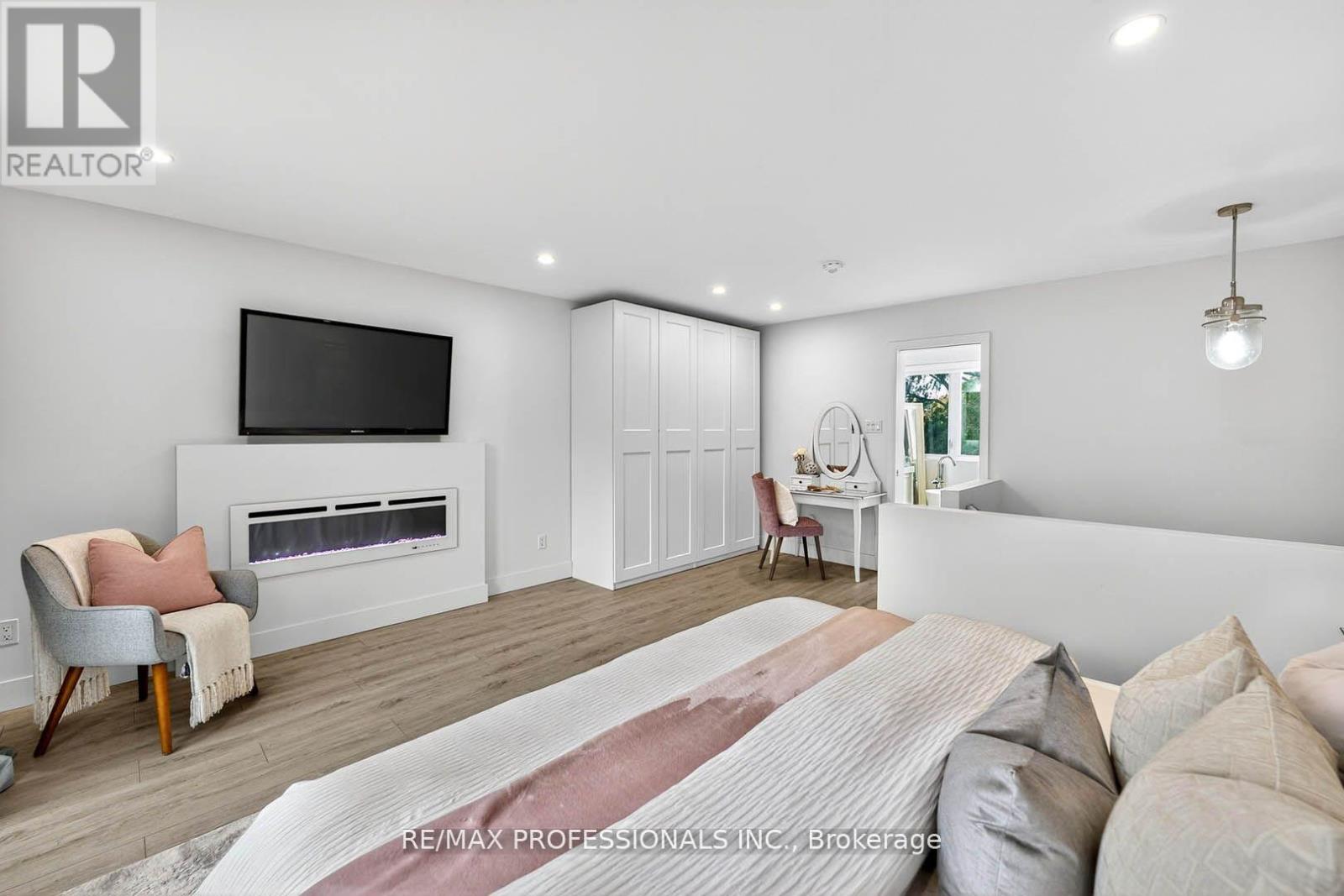 22 Ninth Street, Toronto, Ontario  M8V 3E3 - Photo 30 - W12754520