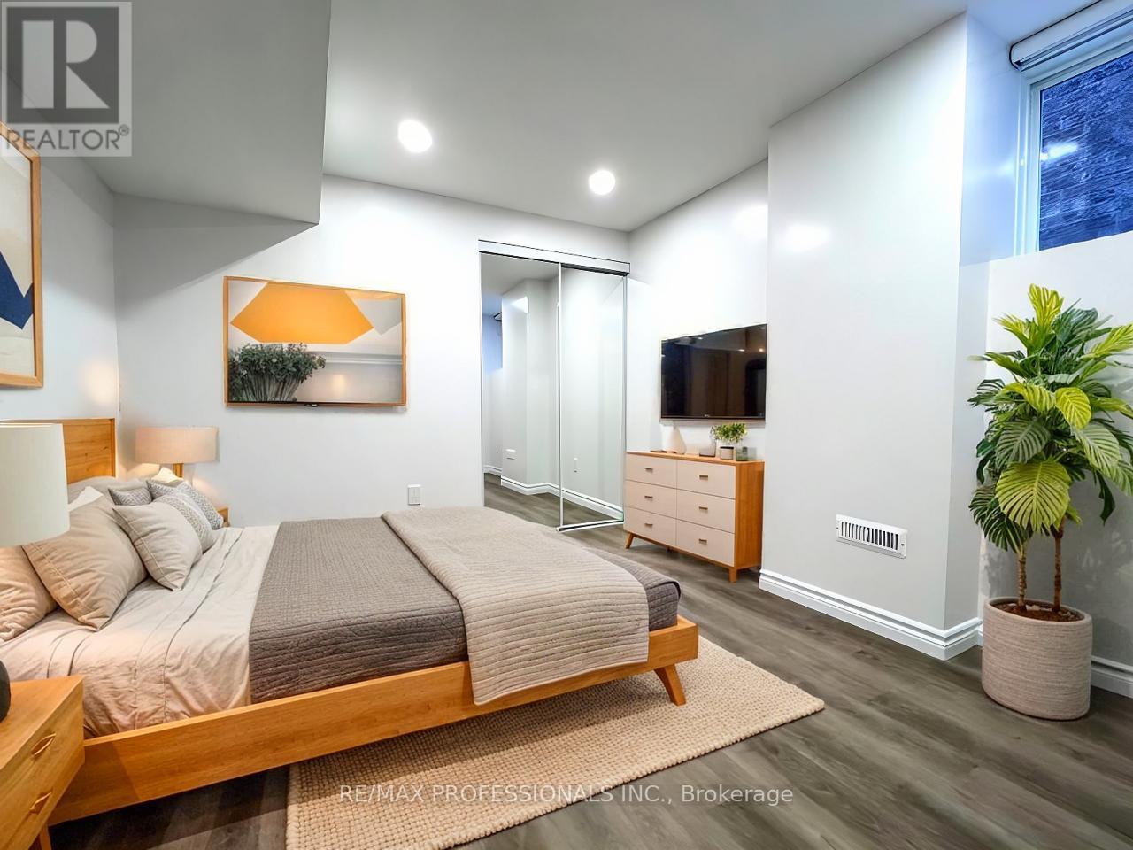 Lower - 2046 Deer Park Road, Oakville, Ontario  L6M 3V1 - Photo 4 - W12754590