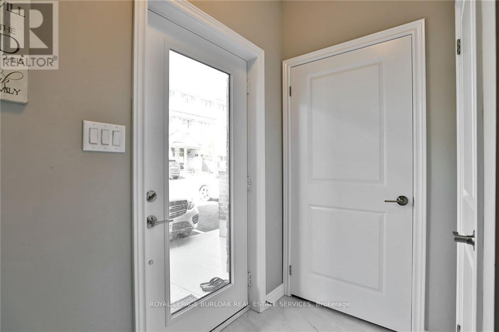 65 Esplanade Lane, Grimsby, Ontario  L3M 0H2 - Photo 3 - X12754532