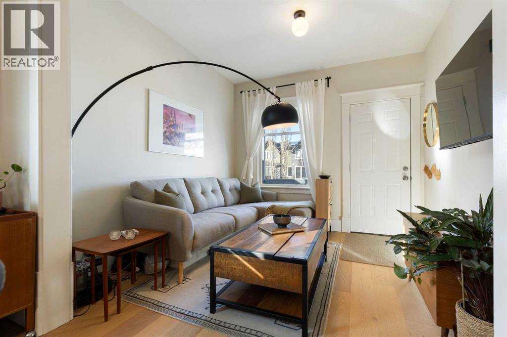 317 18 Avenue Nw, Calgary, Alberta  T2M 0T4 - Photo 3 - A2283674