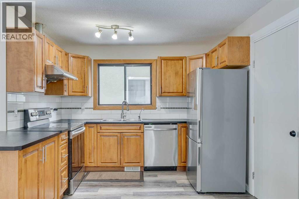 68 Woodglen Close Sw, Calgary, Alberta  T2W 4N1 - Photo 7 - A2274552