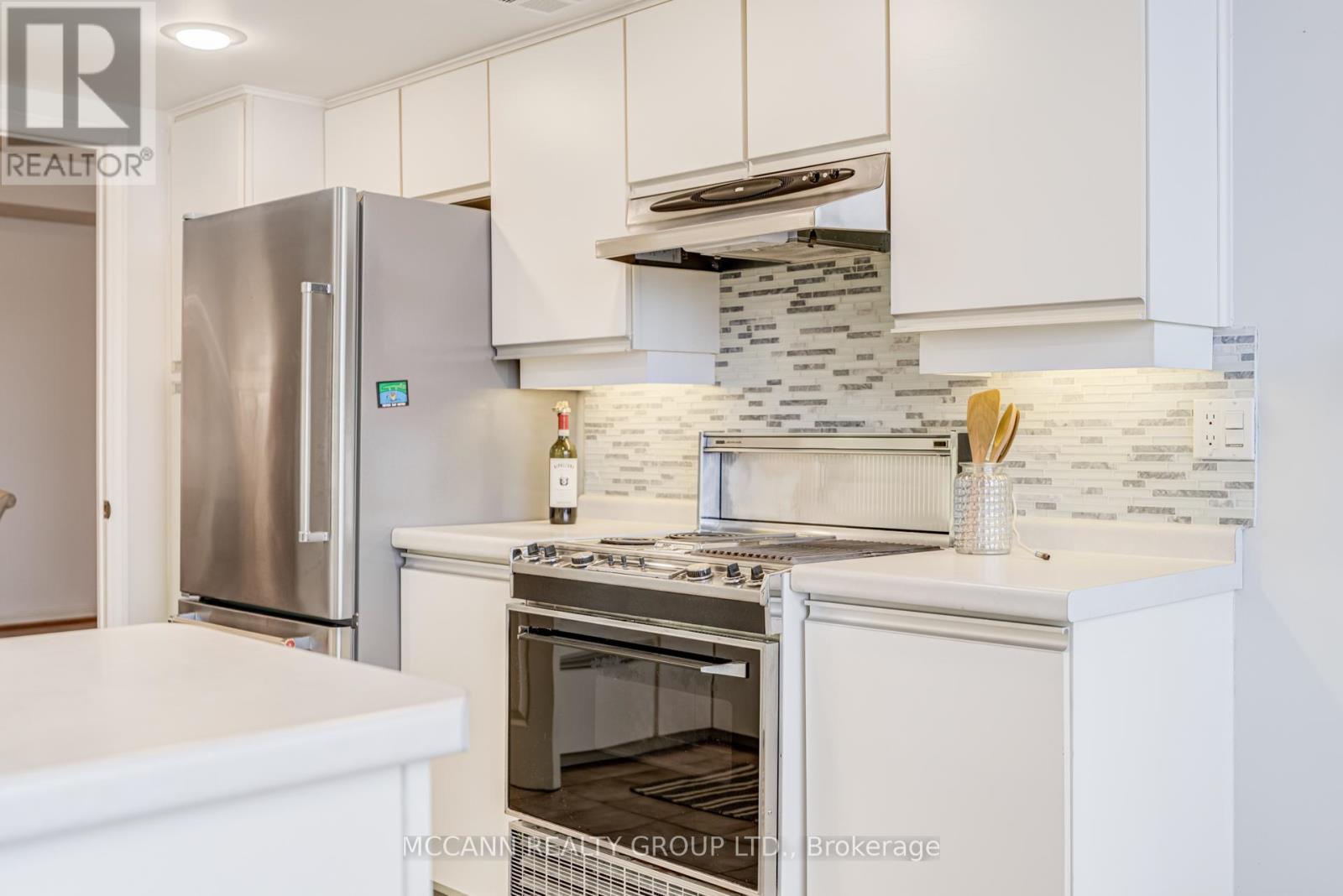 901 - 2900 Yonge Street, Toronto, Ontario  M4N 3N8 - Photo 18 - C12754606