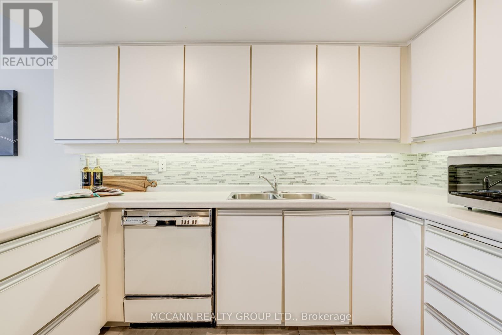 901 - 2900 Yonge Street, Toronto, Ontario  M4N 3N8 - Photo 19 - C12754606