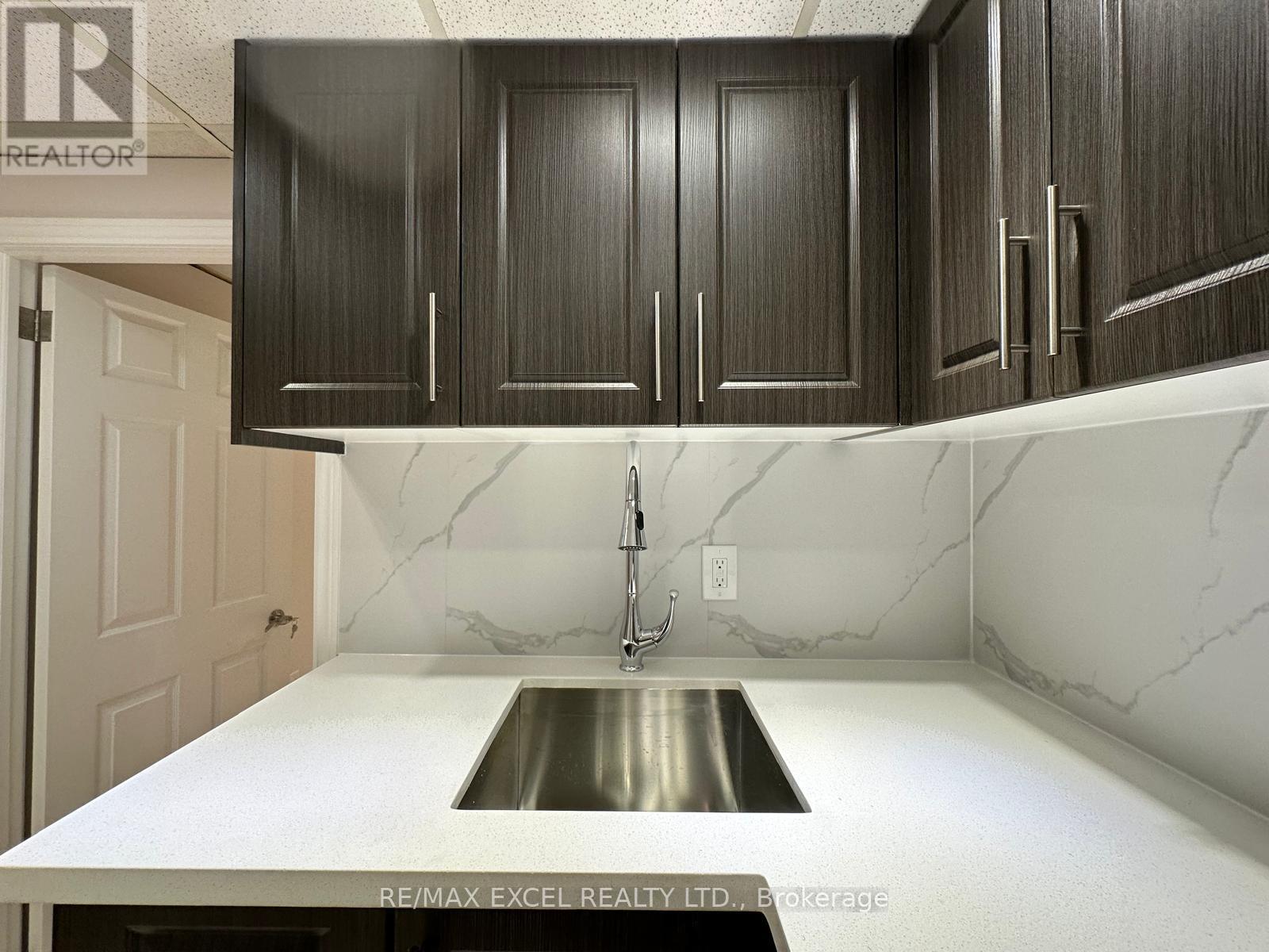 8 Midcroft Drive, Toronto, Ontario  M1S 1X1 - Photo 6 - E12754810