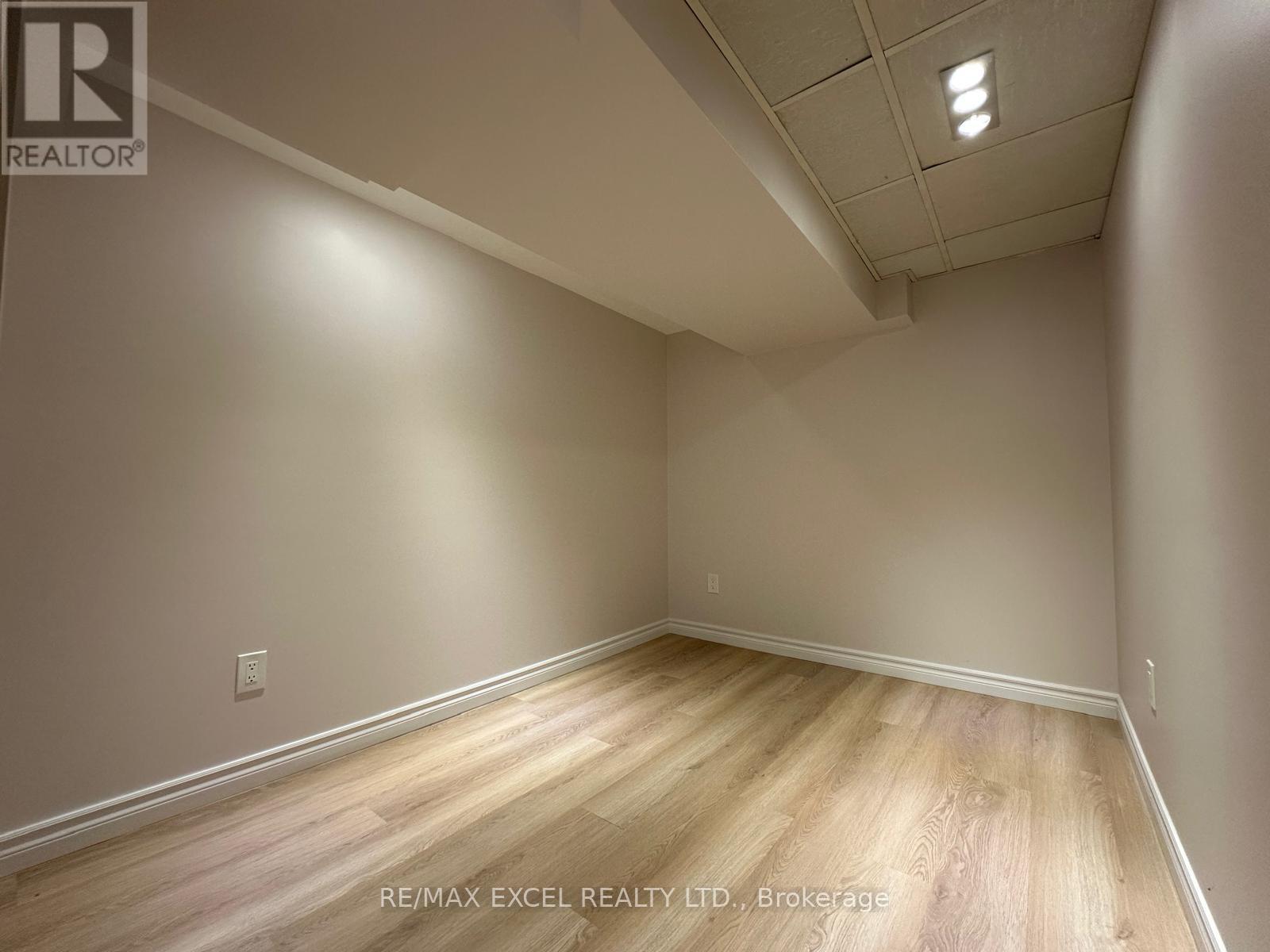 8 Midcroft Drive, Toronto, Ontario  M1S 1X1 - Photo 9 - E12754810