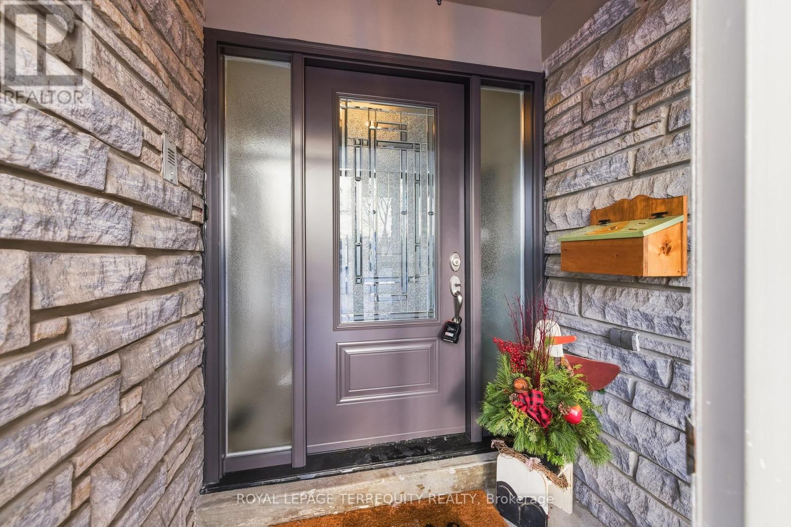 818 Kates Lane, Pickering, Ontario  L1V 2Z2 - Photo 5 - E12754818