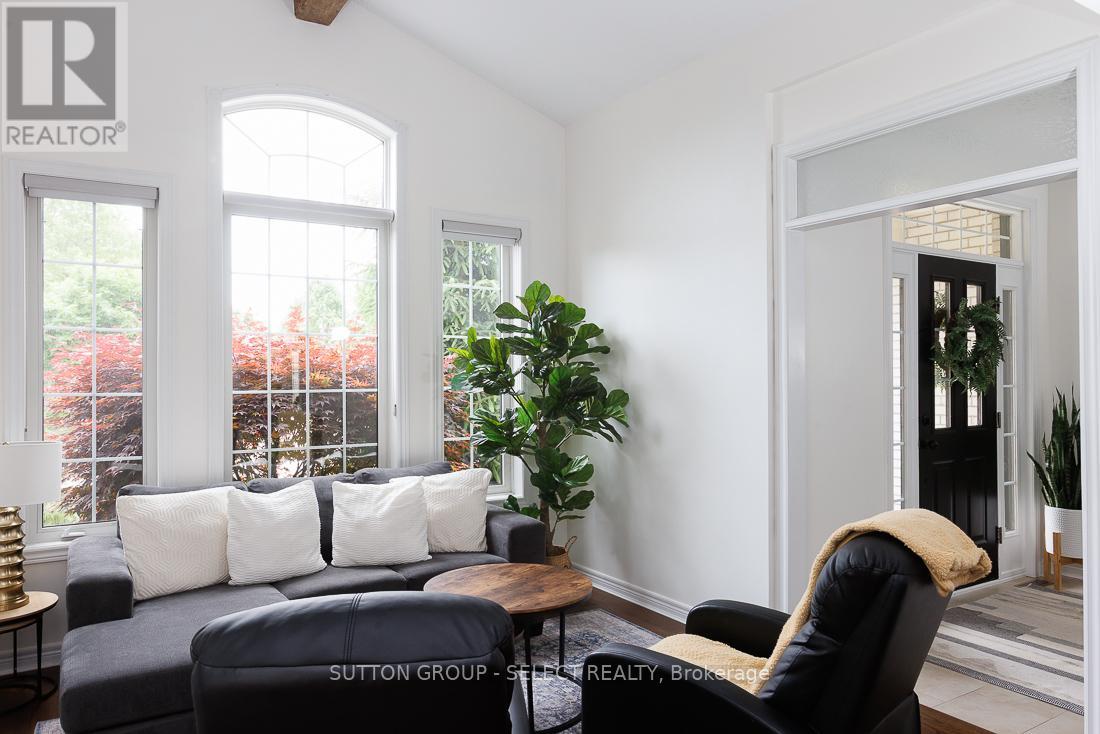 382 Plane Tree Drive, London North, Ontario  N6G 5J4 - Photo 3 - X12754836