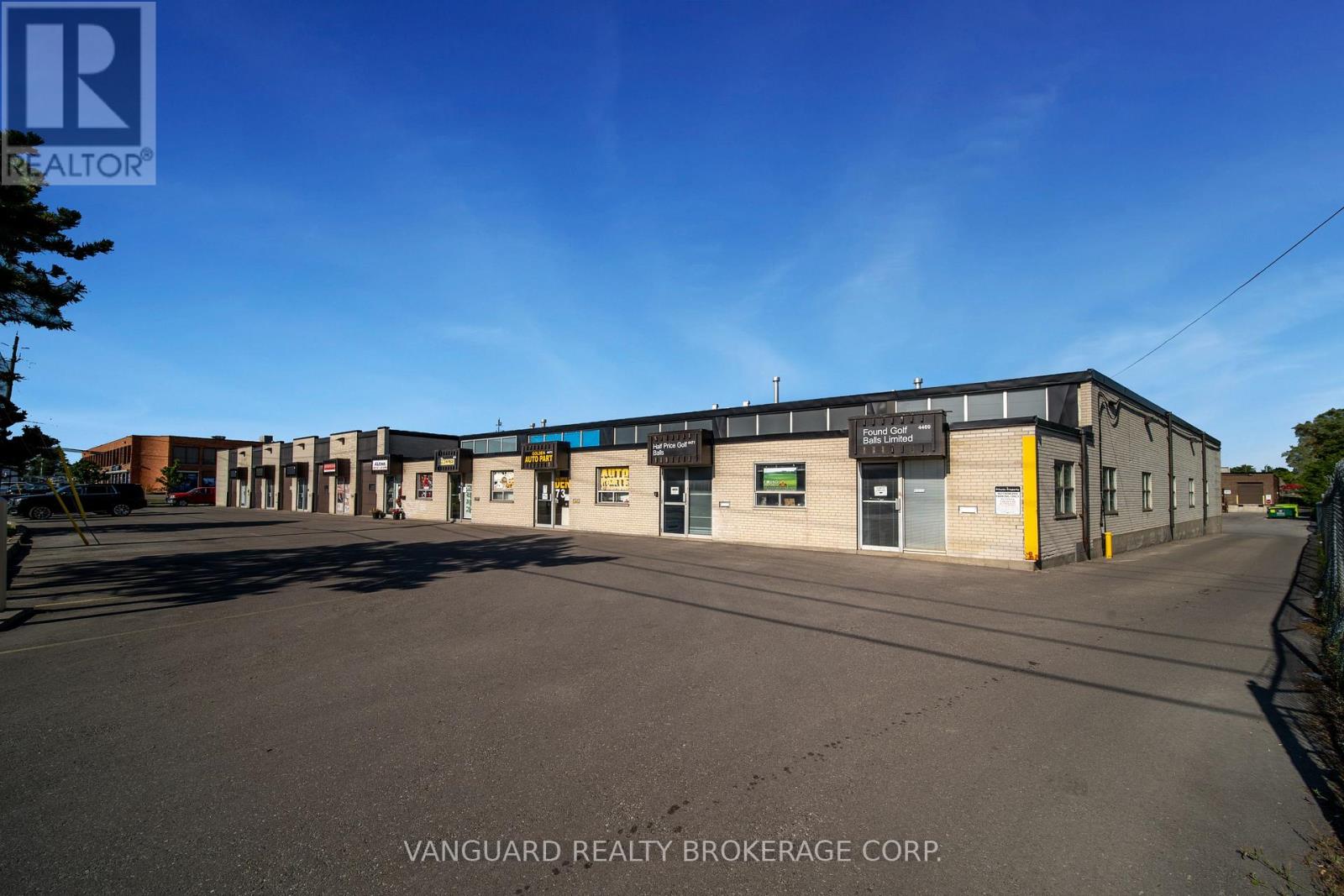 4469-4471 CHESSWOOD DRIVE, Toronto, Ontario