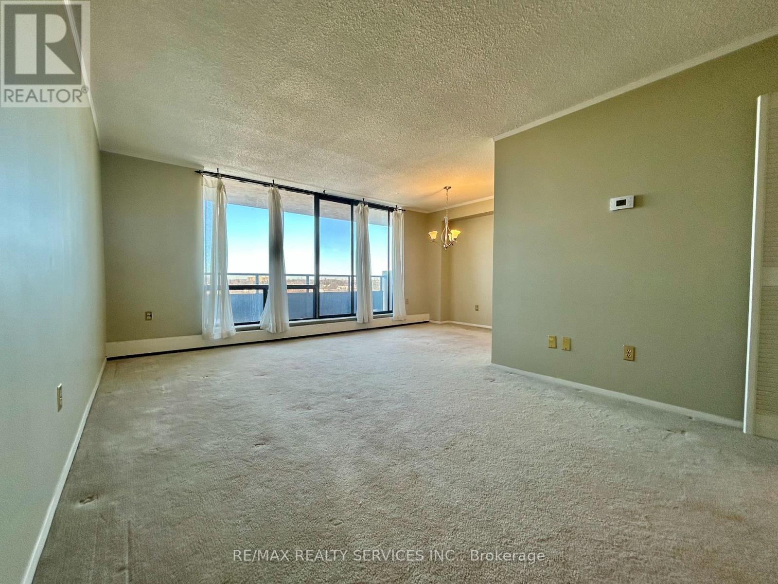 701 - 2929 Aquitaine Avenue, Mississauga, Ontario  L5N 2C7 - Photo 1 - W12754214