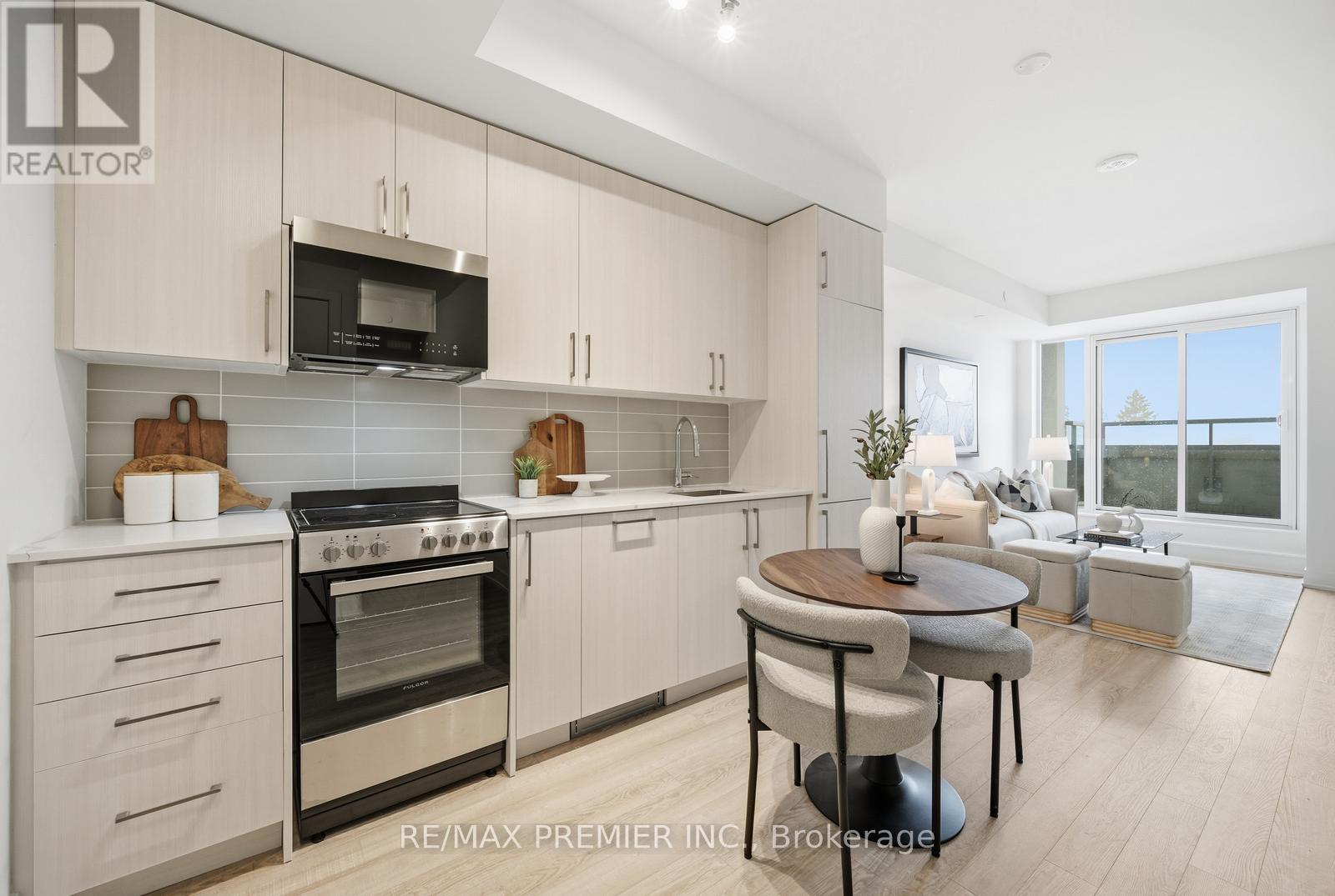 435 - 2075 King Road, King, Ontario  L7B 0R6 - Photo 11 - N12754620